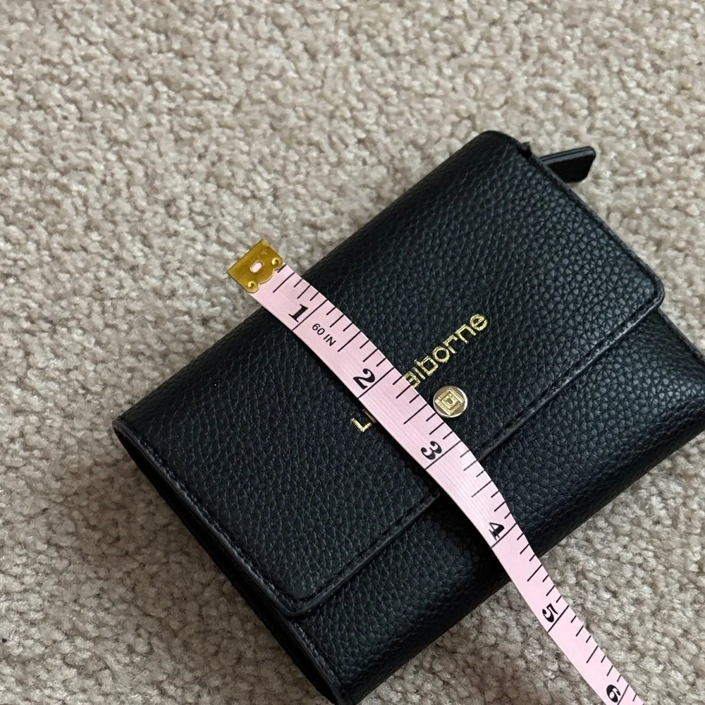 Liz Claiborne good minor